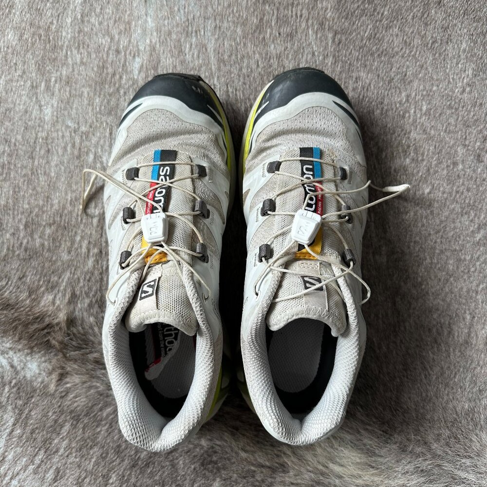 Salomon's Womens Size 6